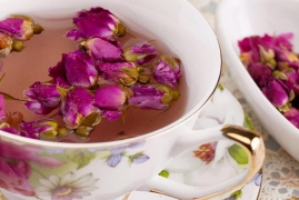 玫瑰花茶的正确冲泡方法和时间，女生喝玫瑰花茶的最佳搭配和饮用方法
