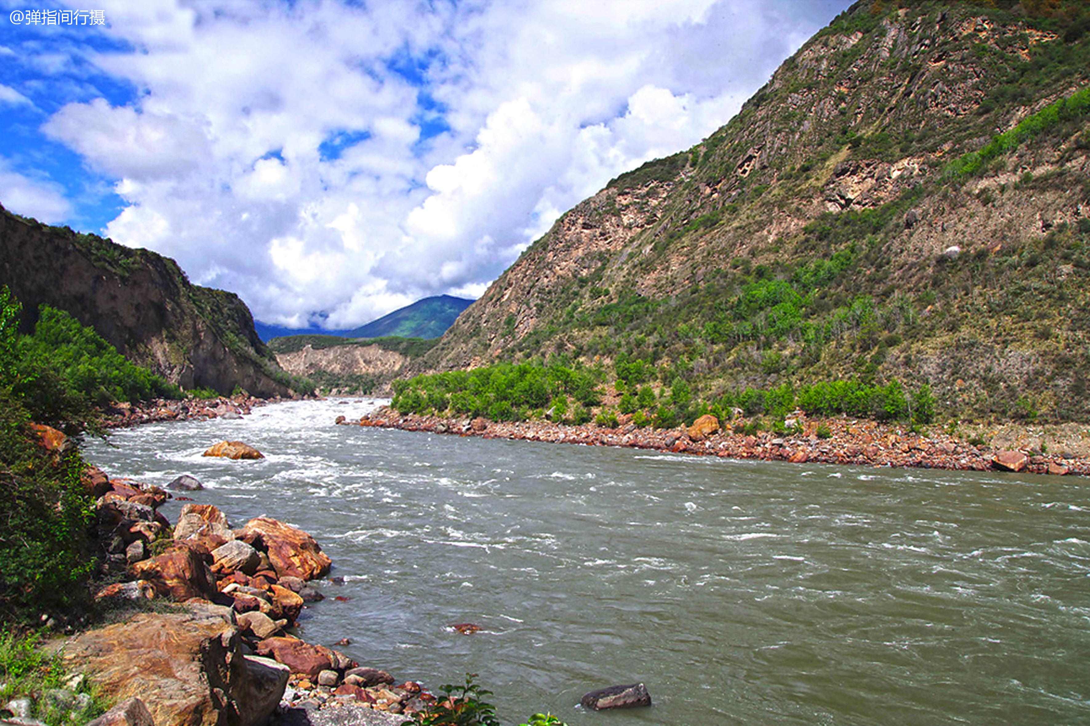 世界上最深的峡谷，如巨龙盘延在青藏高原，堪称“地球最后秘境”