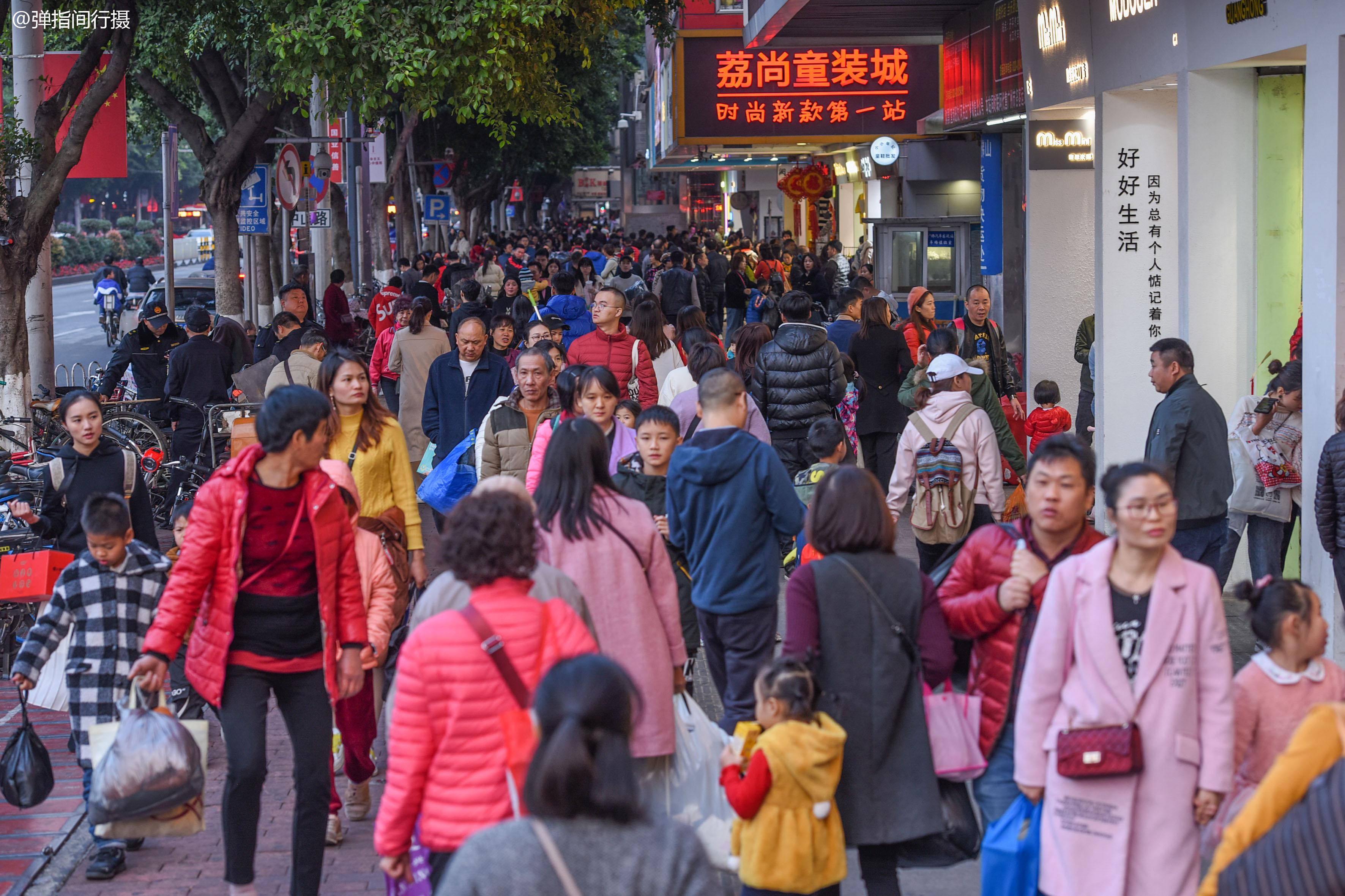 广州不起眼的老街，竟是中国最大童装集散地，衣服10元一件随便挑