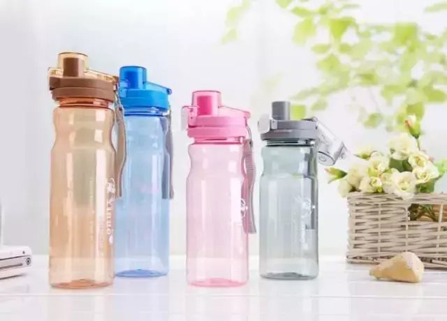塑料水杯可以装开水吗，教你学会看塑料杯子耐高温标志