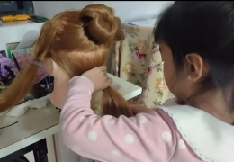 小孩子兴趣爱好有哪些，河南6岁女孩爱盘发编新娘发型走红