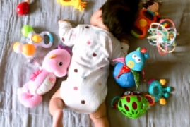 适合小孩子玩的玩具有哪些，最新0-12个月宝宝早教玩具省钱攻略大全