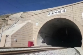 火车隧道挖掘难度大吗，火车5秒通过的隧道花了6年才打通