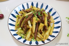 土豆和什么炒好吃又简单，绝配的炒土豆搭配好吃又营养附做法菜谱