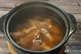 黑蒜可以和什么煲汤的做法大全，好喝的黑蒜龙骨汤做法食谱分享