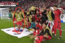 网暴是什么样的行为，韩国球员误踩国旗被网暴事件引争议