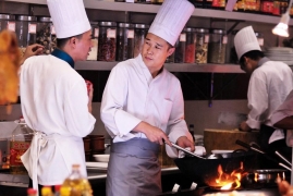 酒店厨师长工资一般多少，月薪2万的厨师长工作内容和技能盘点