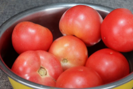 西红柿最好的保存方法和时间，教你1个放一年不坏的番茄保存妙招
