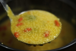 小米粥怎么煮好吃又营养，熬小米粥浓稠又好喝的正确做法